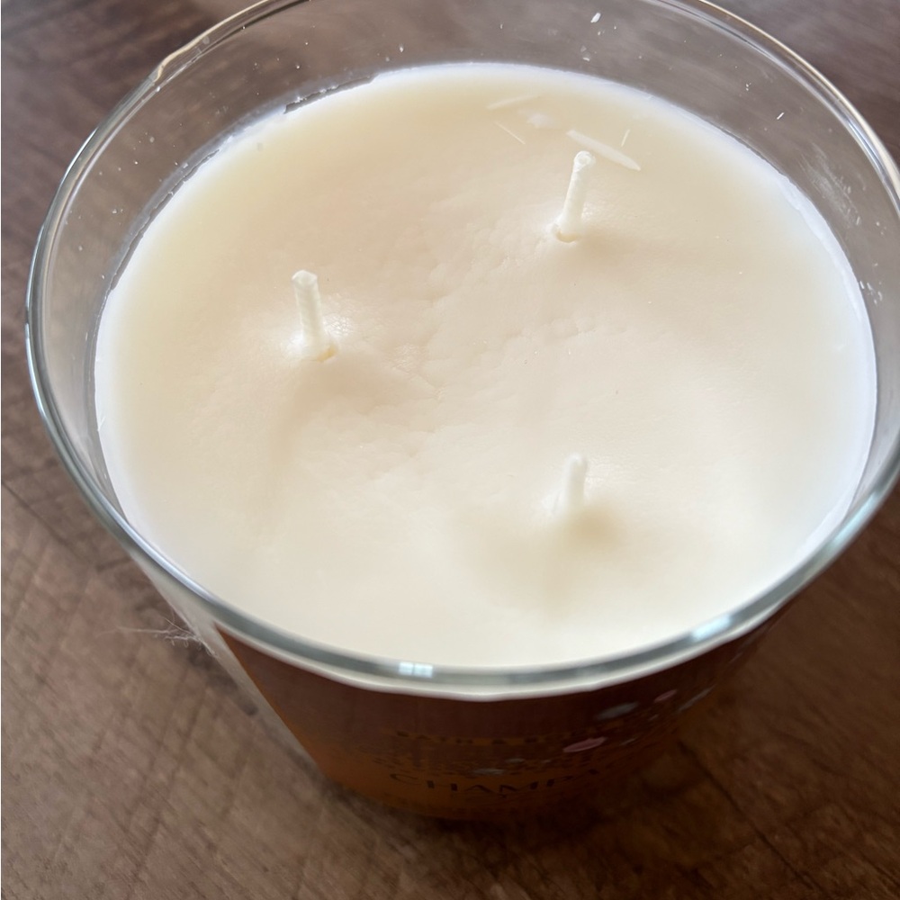Bath & Body Works Champagne Toast Soy Wax Blend Candle - Picture 3 of 4